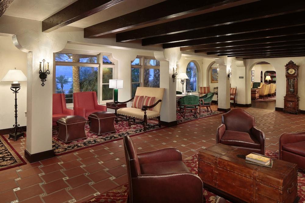 The Inn At Indian Village المظهر الخارجي الصورة The lobby of the Royal Palms Resort and Spa